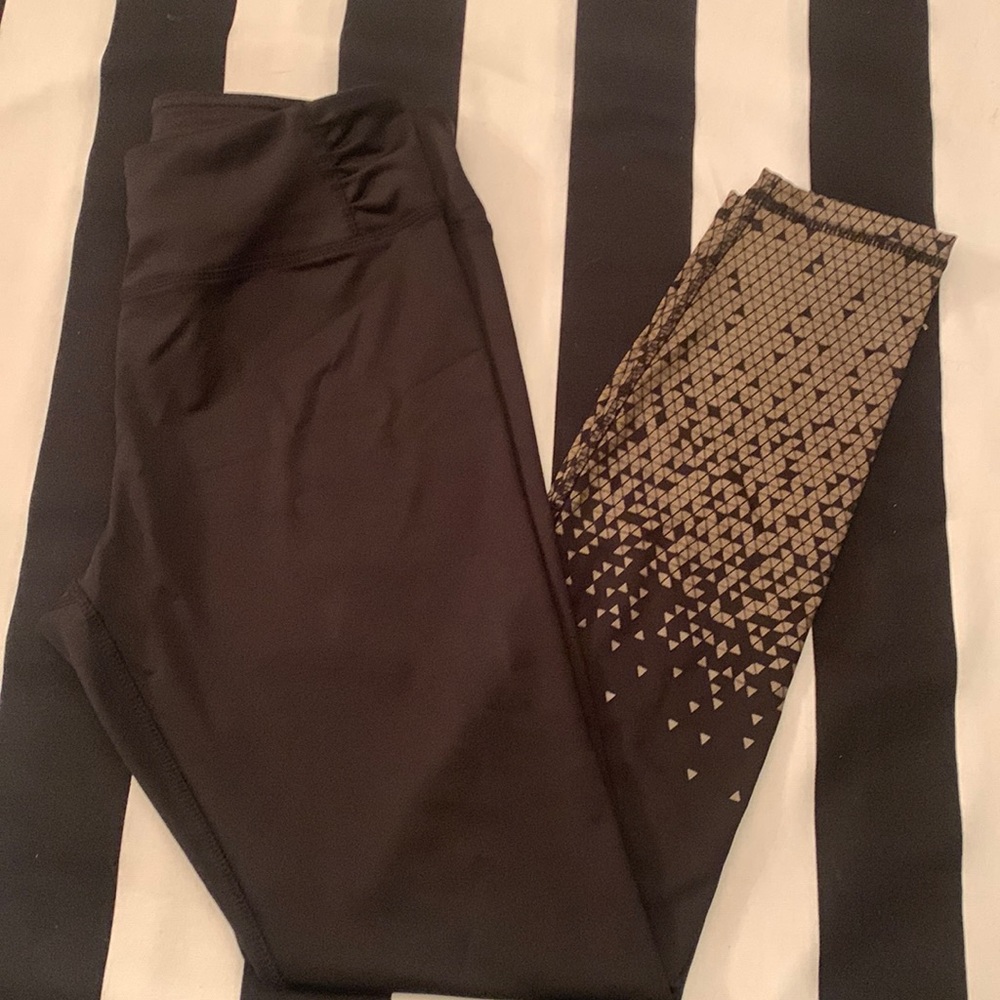🖤Vasana yoga pants with back pocket 28” inseam🖤